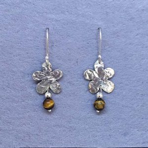Pendientes de Plata forma Flor Teré reticulada y Ojo de Tigre